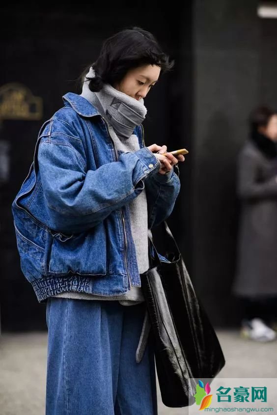 2018年流行什么牛仔外套 最潮的牛仔外套穿搭方法