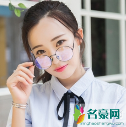 圆脸女生如何选择眼镜架 圆脸女生适合什么样的刘海