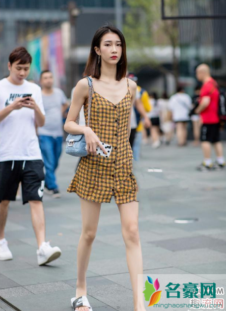 小清新连衣裙如何搭配图片2019 今年夏季怎么穿才最时尚