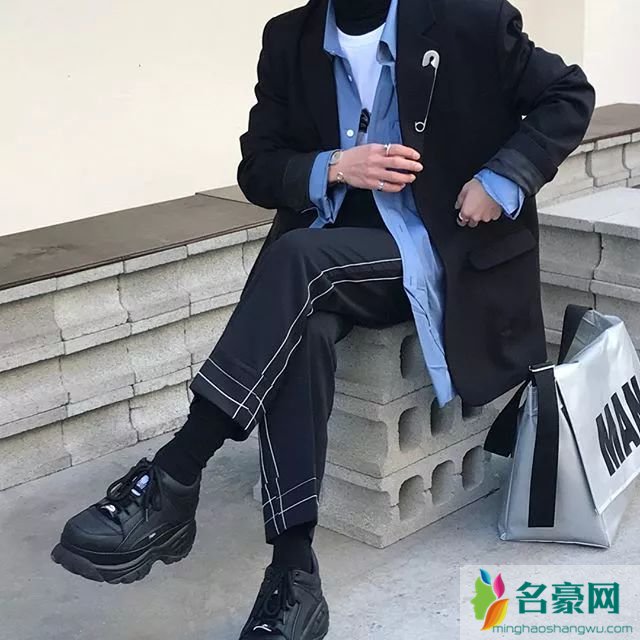 卷裤脚已经过时 真正潮的裤子不用卷裤脚