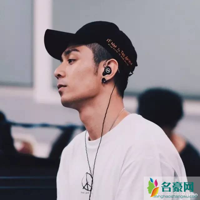 周柏豪穿衣搭配解析 周柏豪Pakho同款衣服配饰一览