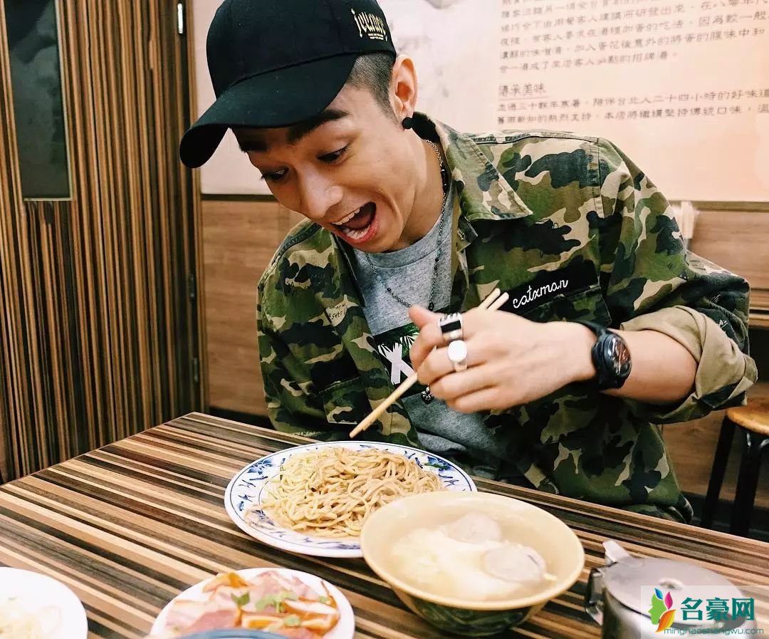 周柏豪穿衣搭配解析 周柏豪Pakho同款衣服配饰一览