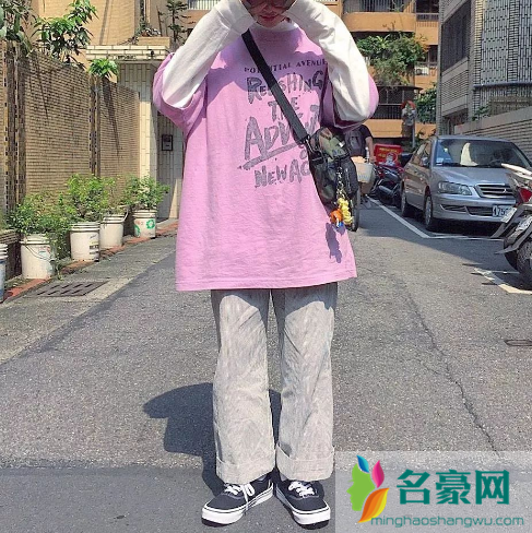 女生怎么穿衣服才显腿长 女生穿矮了自己也好看吗