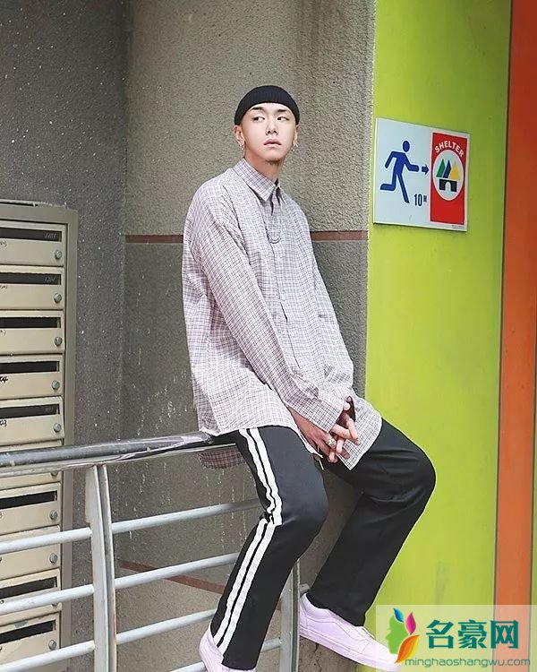 运动套装“校服”怎么穿搭 运动套装为什么又这么火