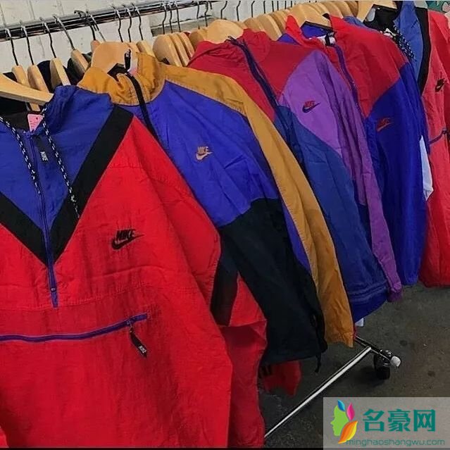 运动套装“校服”怎么穿搭 运动套装为什么又这么火