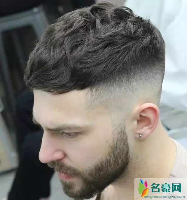 男生发际线高适合什么发型 高发际线M字额头怎么挑发型
