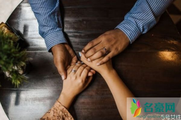 ​老公生气要离婚怎么哄 怎么解决夫妻感情破裂