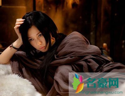 余男性感走光图片 一把年纪不露就再没有机会红了
