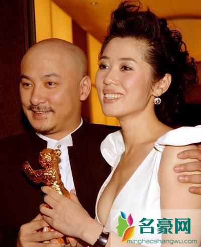 余男性感走光图片 一把年纪不露就再没有机会红了