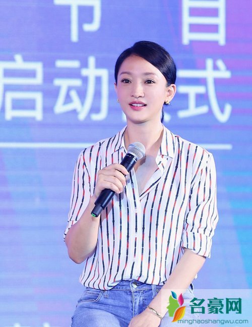周迅窦靖童关系好吗 女生在一起都喜欢手拉手或搂着走别没事乱说