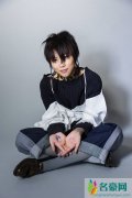 周迅窦靖童关系好吗 女生在一起都喜欢手拉手或搂