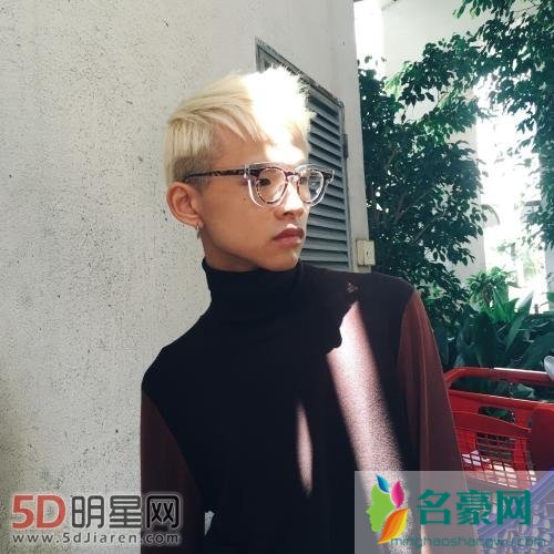 艾克里里个人资料年龄 艾克里里真名叫佘晓辉吗