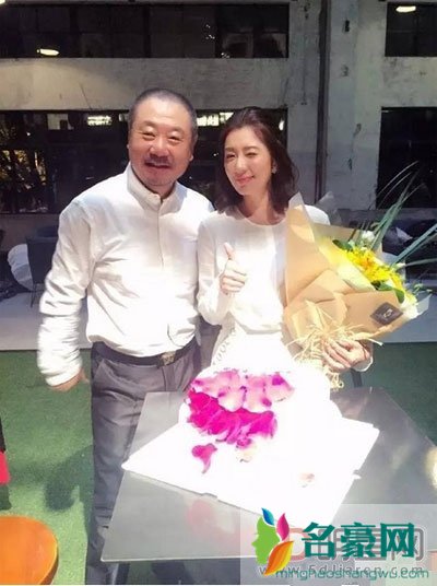 范伟老婆杨宝玲照片 妻子漂亮贤惠幸福的一家人孩子也错不了