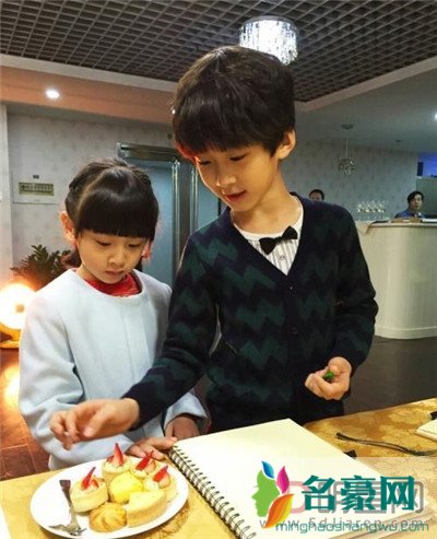 田雨橙好像来月经 人家只是个孩子不要天天拿出来说事好吗