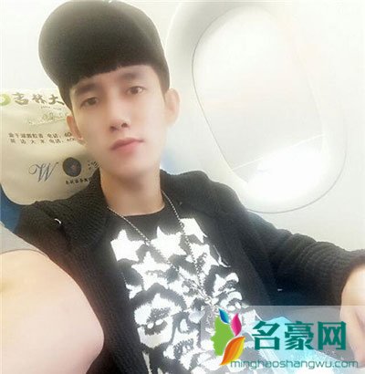 yy一人哥为什么退网 一人哥对天佑的评价