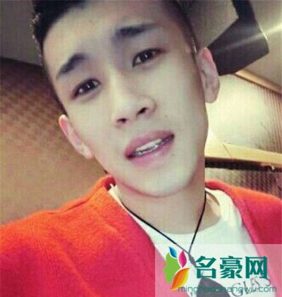 yy一人哥为什么退网 一人哥对天佑的评价