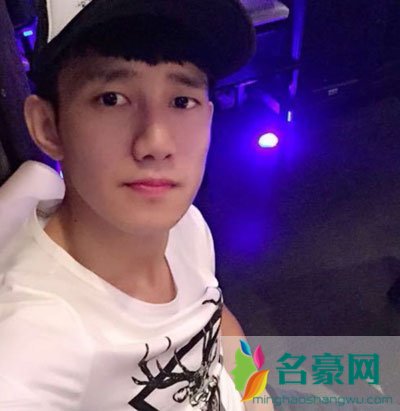 yy一人哥为什么退网 一人哥对天佑的评价