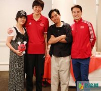 刘嘉玲与郎平合影 梁朝伟化身迷弟模样很是可爱