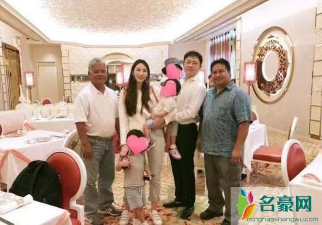 吴佩慈一家