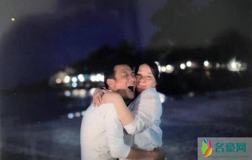 梁家辉与妻子照片