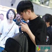 张若昀婚讯后现身机场 心情烦躁疑似筹备婚礼遇到