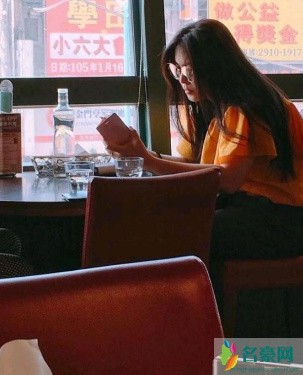 王祖贤独自就餐被拍