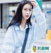 张予曦现身机场 笑容清新动人十分青春洋溢
