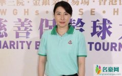 郭晶晶三胎后现身 全素颜亮相脸色红润状态佳