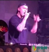 蒋劲夫酒吧当DJ 身材发胖变成油腻大叔疑似自暴自弃