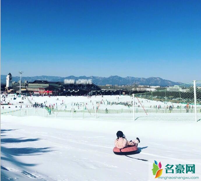 李小璐甜馨滑雪照片
