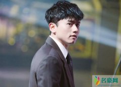 张杰安慰路人小孩 网友：杰哥好暖心