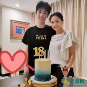 张艺谋儿子成人礼 愿你怀抱美好的理想心怀感恩