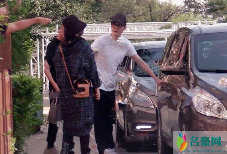 赵丽颖产后首次亮相