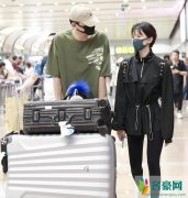 于小彤男友力爆棚 与陈小纭牵手同框机场高调秀恩