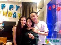 韩庚妈妈卢靖姗同框 网友：希望两人一直幸福