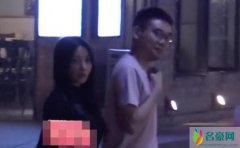 柳岩与神秘男子深夜逛街 两人分别时还非常恋恋不