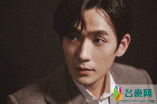 喜欢上高冷的男生怎么办 怎样与高冷的男生相处