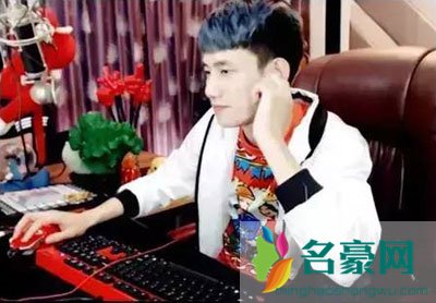 阿哲退出歪歪一人疯了 歪歪一人哥和阿哲解约
