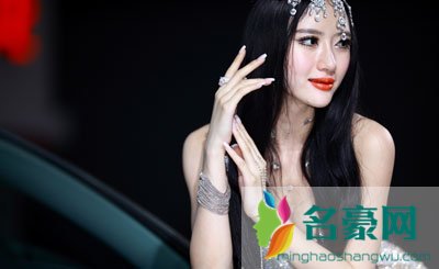 韩盼盼吴雨婵车展真空露乳头大秀好身材 吴雨婵广州车展包臀裙图片