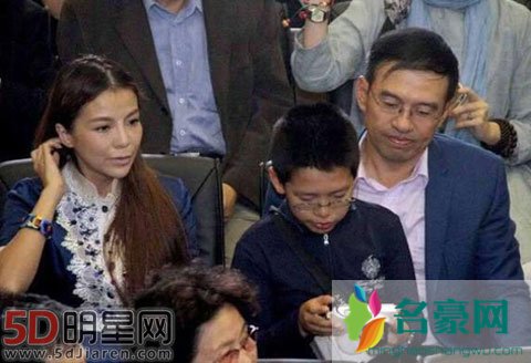 周迅确诊癌症是真的吗 很喜欢周迅的作品是个职业演员