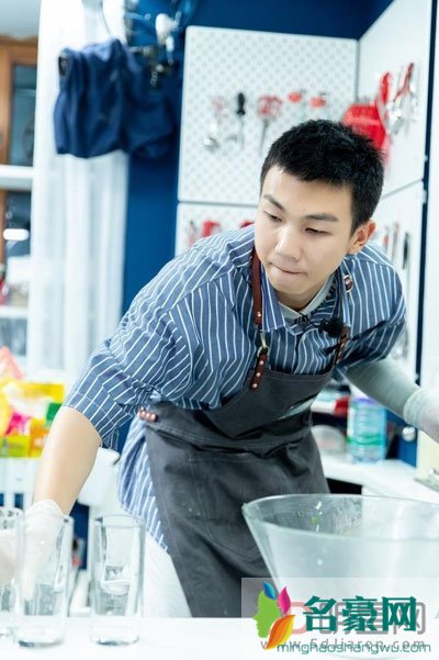 白举纲为什么不红 白举纲在中餐厅就很圈粉的