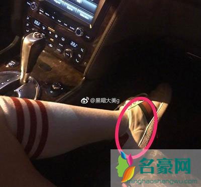 快手喜欢晒豪车的美女都有谁 快手豪车炫富女简介