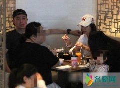 林心如一家三口同框 林心如露出慈母般的微笑非常