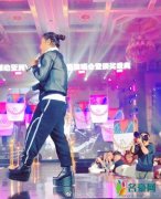陈志朋脚踩恨天高演出 当年小帅虎如今变这般摸样