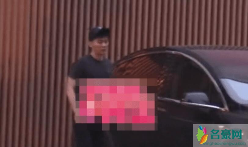 李晨分手后买醉