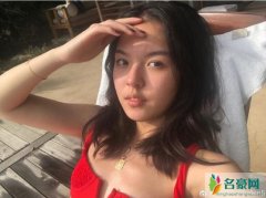 李咏女儿晒泳装照 与妈妈海外度假青春靓丽