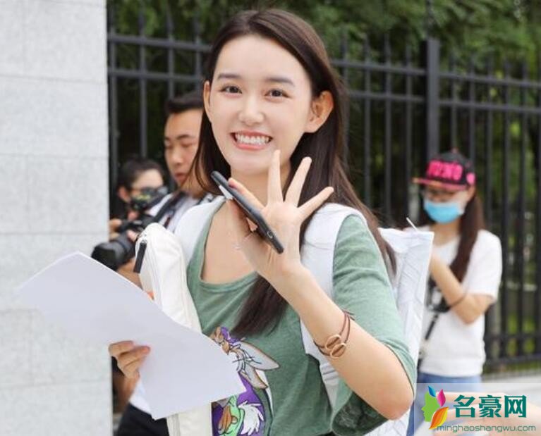蒋依依中戏报到