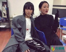 窦靖童晒与周迅合影 两人酷劲十足同框毫无维感