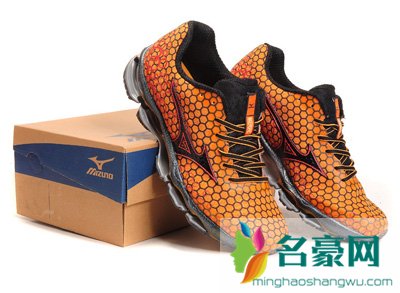 布鲁克斯慢跑鞋怎么样   Asics和brooks哪个跑鞋比较好