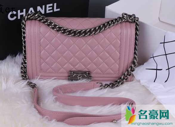 Chanel是什么牌子  香奈儿的包包贵吗